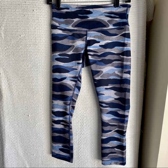 Lululemon 6 Under Camo Print Crop Leggings Tights - Picture 7 of 8